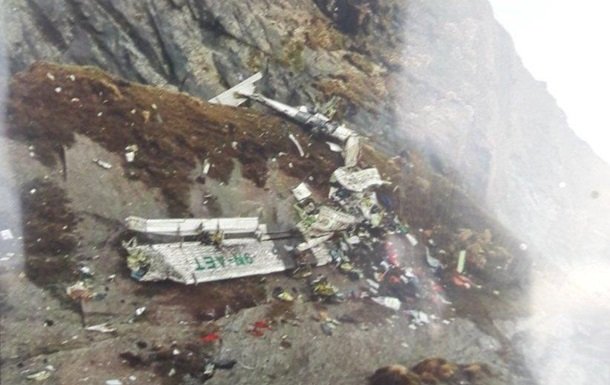 В Непале врезался в гору самолет с 22 пассажирами на борту