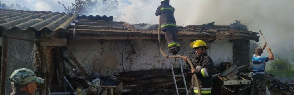 На Одещині пожежні гасили дах приватного будинку