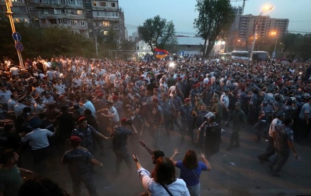 На акції протесту в Єревані постраждали 50 людей