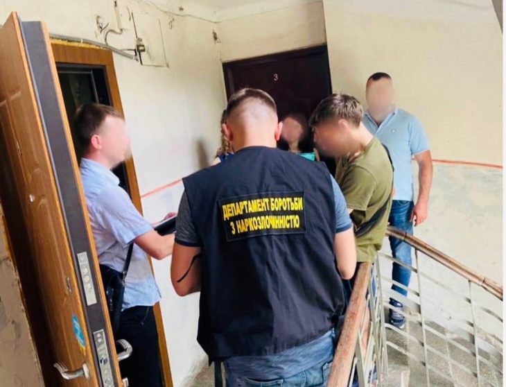В Івано-Франківську правоохоронці викрили чоловіка, який продавав наркотики