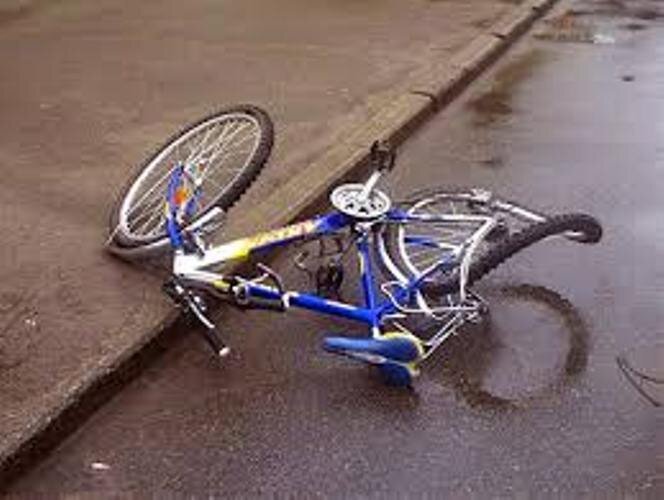У Тернополі автомобіль збив велосипедистку