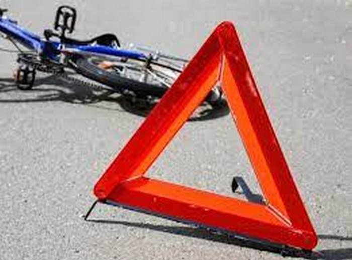У Миргороді автомобіль збив велосипедиста