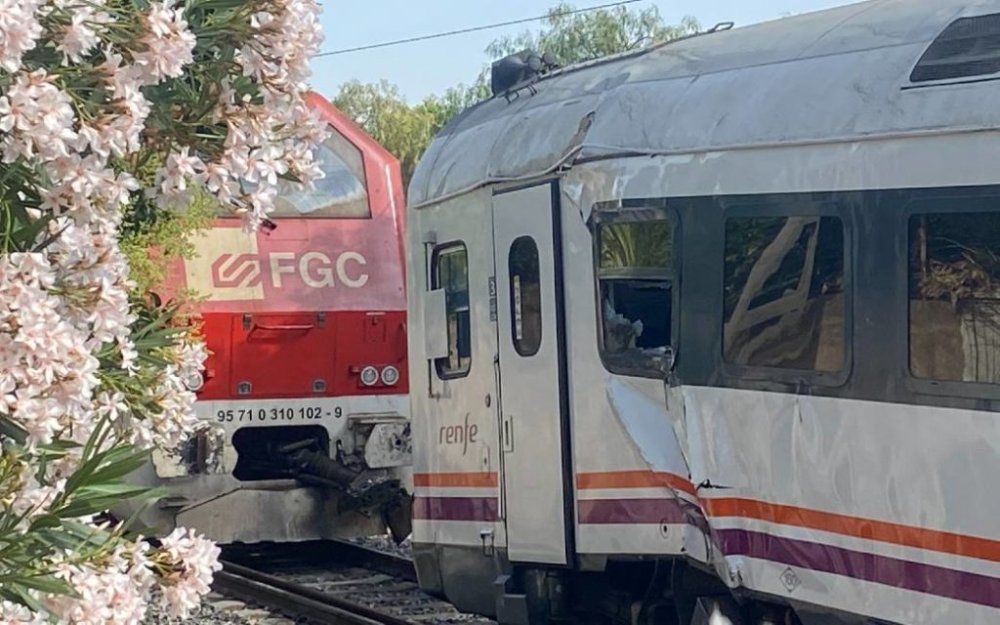 В Іспанії зіткнулися потяг та локомотив, 30 постраждалих (ВІДЕО)