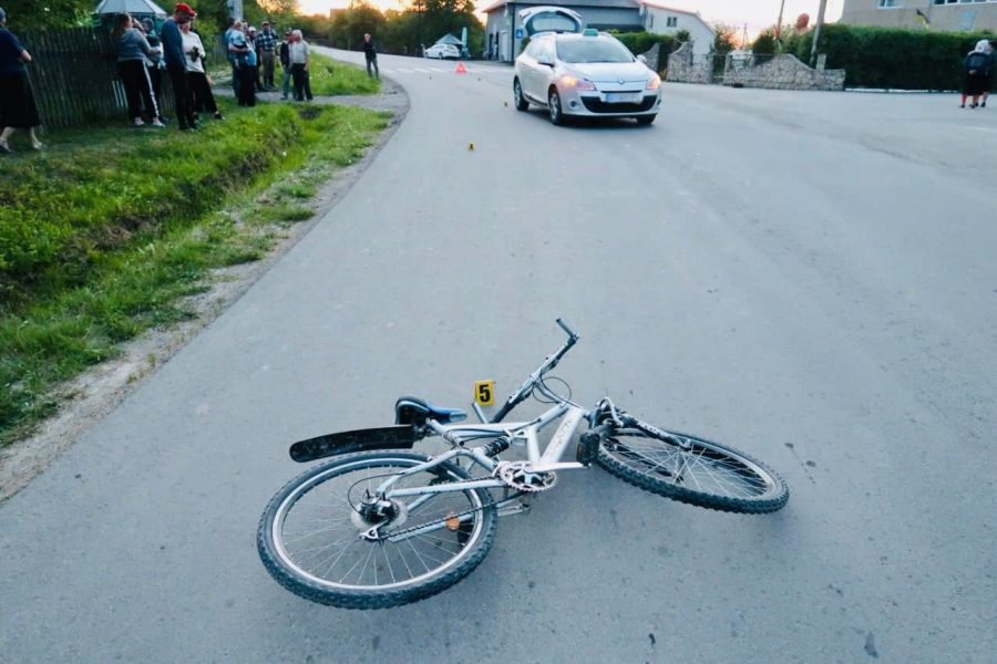 У Козельці підлітка на велосипеді збило авто