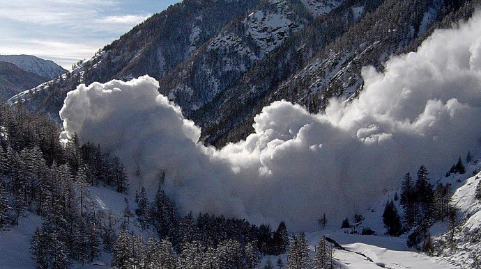В Альпах крижана лавина поховала живцем шестеро людей