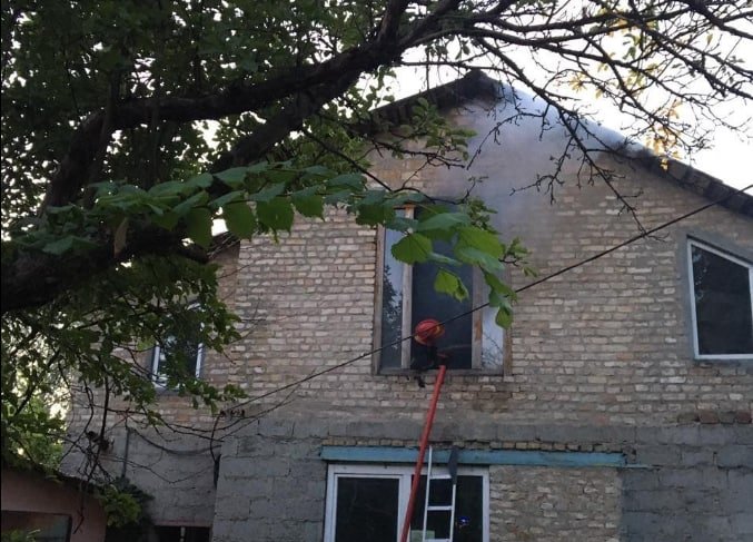 В Києві горіла відселена будівля
