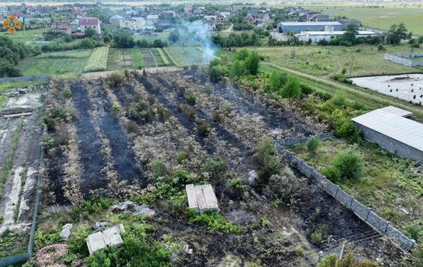 На Прикарпатті троє пенсіонерів загинули через підпали сухостою