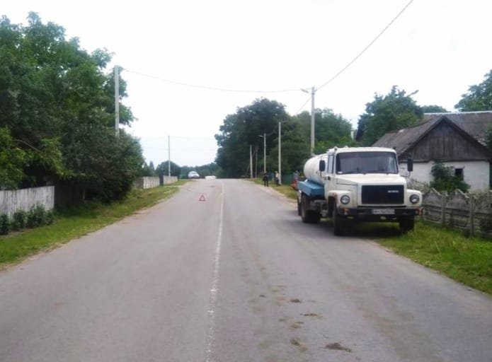 На Шепетівщині вантажівка збила пішохода