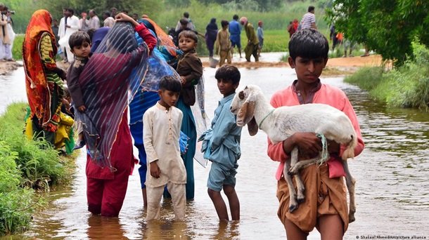 Третина Пакистану опинилася під водою через повінь