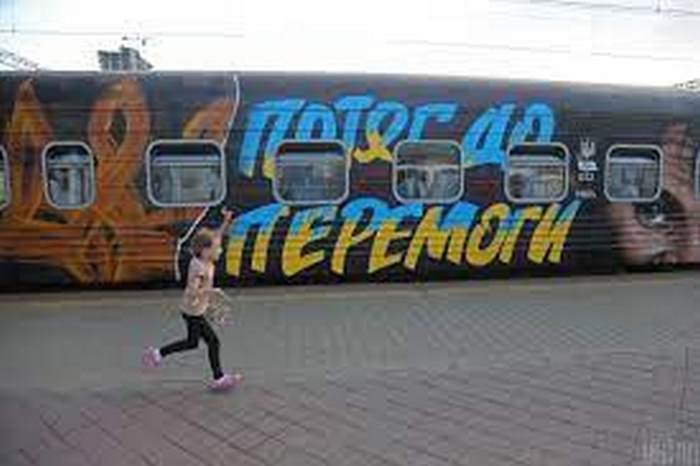 “Укрзалізниця” запускає евакуаційні потяги для громадян України в Криму