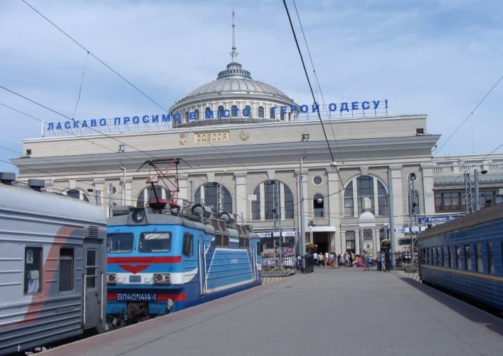 Посадовця «Одеської залізниці» підозрюють у вимаганні хабарів