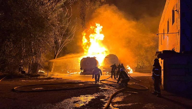 На Одещині спалахнули одразу чотири вантажівки (ФОТО)