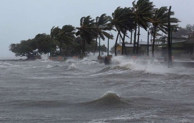 На Кубу налетів потужний ураган, 11 мільйонів осіб залишилися без світла (ВІДЕО)