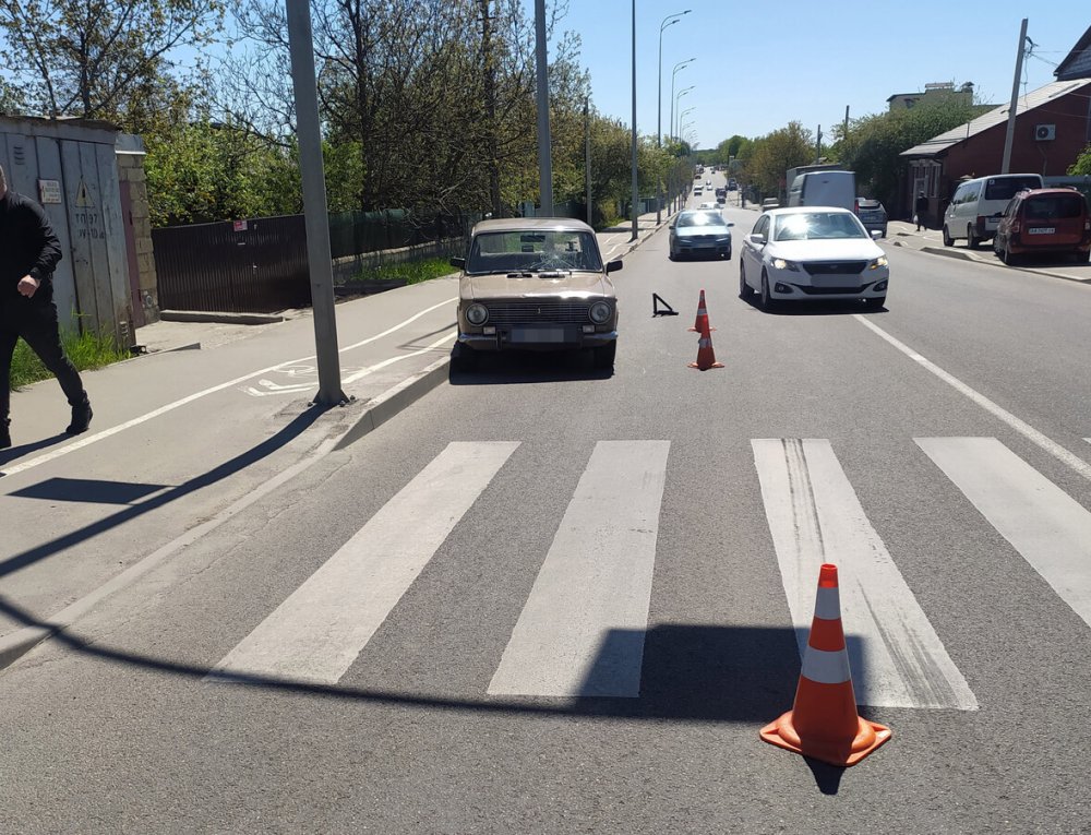 В Вінниці автомобіль збив дівчину на пішохідному переході (ВІДЕО)