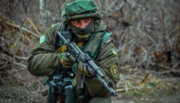 Нацгвардійці знищують російський елітний підрозділ на Донеччині (ВІДЕО)