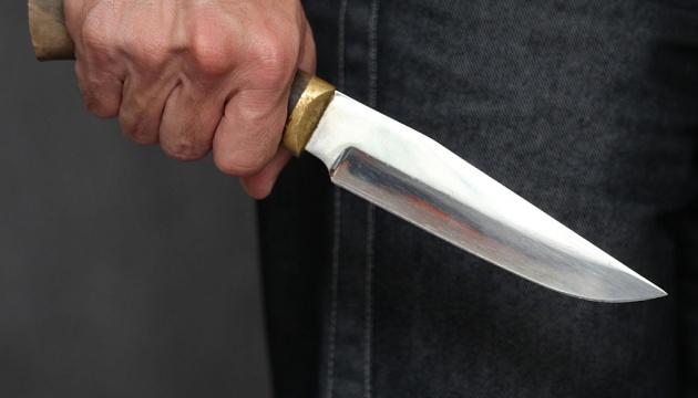 У Нікополі 63-річний чоловік вдарив ножем у живіт свого знайомого