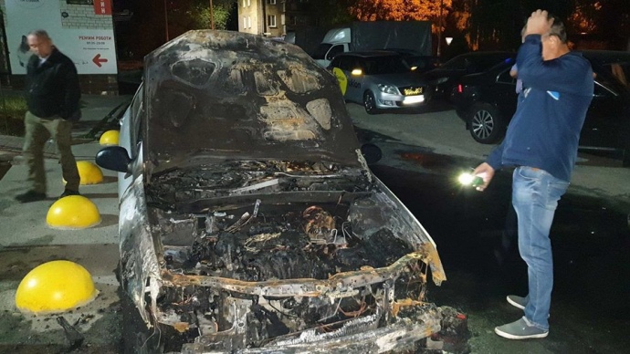 У Латвії вночі спалили машину української родини