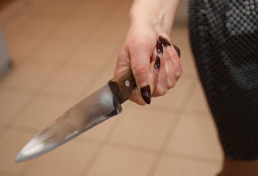 У Дніпропетровській області жінка ножем вдарила у шию свого коханого