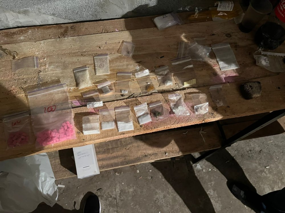 Поліцейські вилучили у киянина наркотиків на понад мільйон гривень (ФОТО)