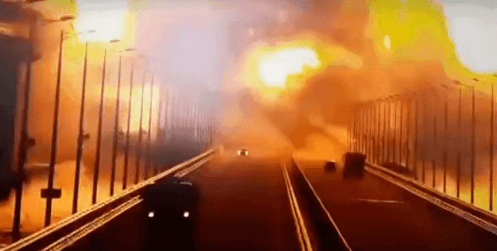 Вантажівка не була епіцентром вибуху на Кримському мосту - розслідування