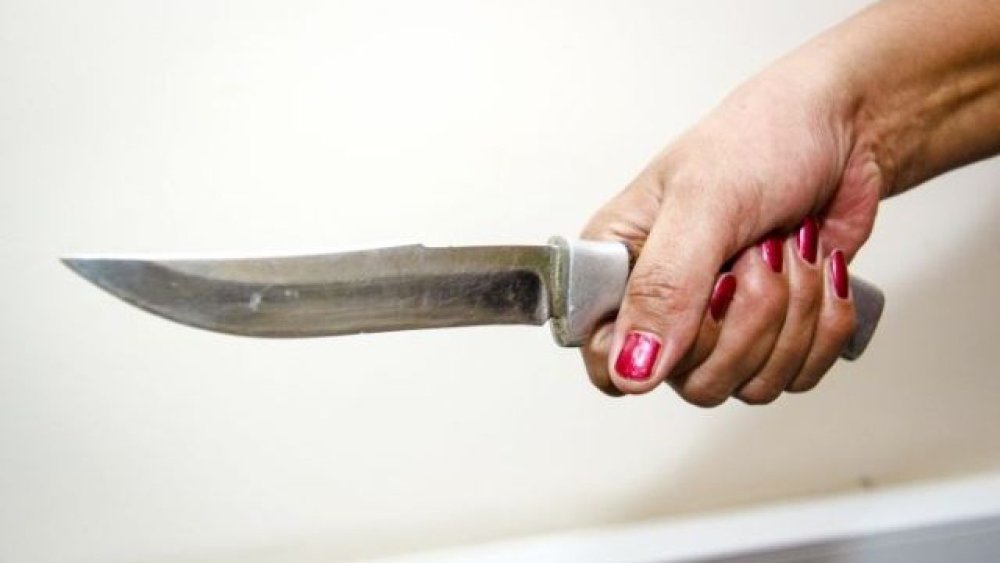 Мешканка Дніпра зарізала кухонним ножем власну матір
