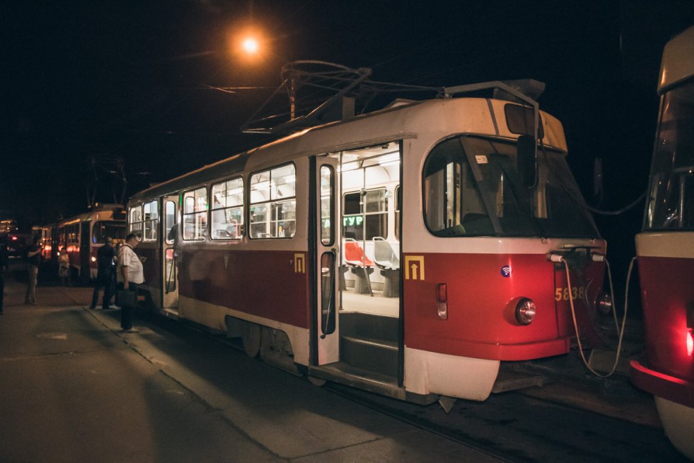 У Дніпрі під колесами трамваю загинув п’яний чоловік
