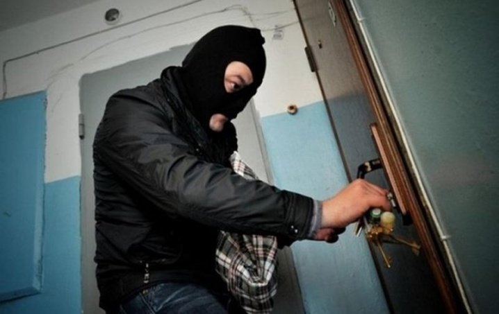 У Черкасах поліцейські затримали групу серійних квартирних крадіїв (ФОТО)