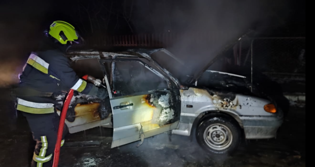 На Рівненщині під час руху загорівся автомобіль
