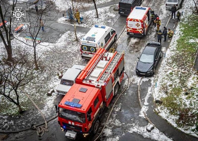 У Києві спалахнула висотка, загинула пенсіонерка