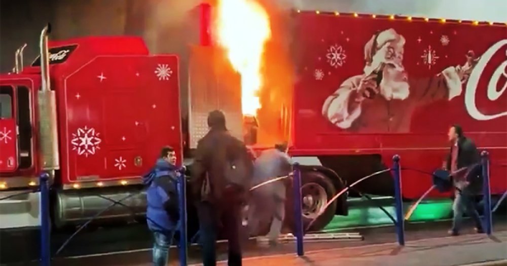 У Румунії згоріла новорічна вантажівка Coca-Cola