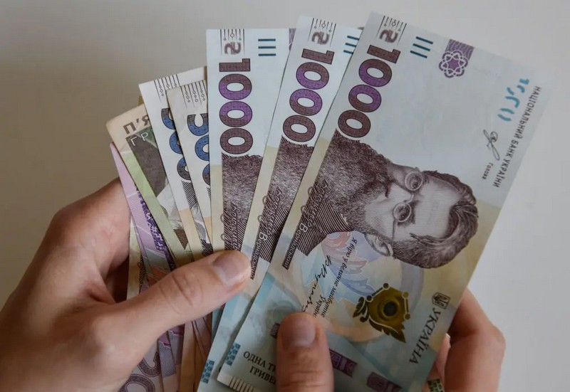 В Києві чоловік з ножем пограбував пункт видачі мікрокредитів
