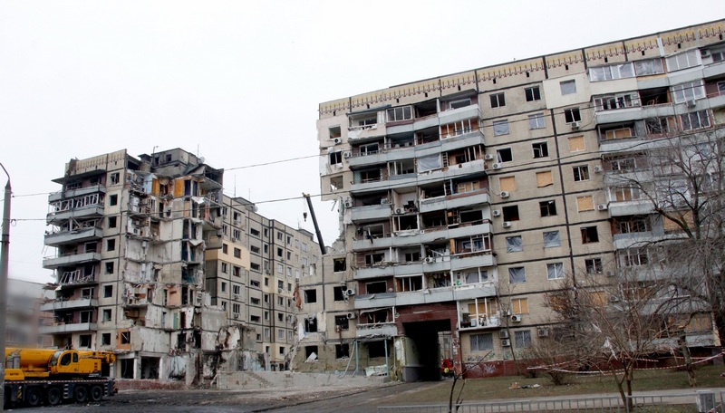 Мешканцям кожної із зруйнованих ракетою квартир дніпровської багатоповерхівки виплатять мільйон гривень