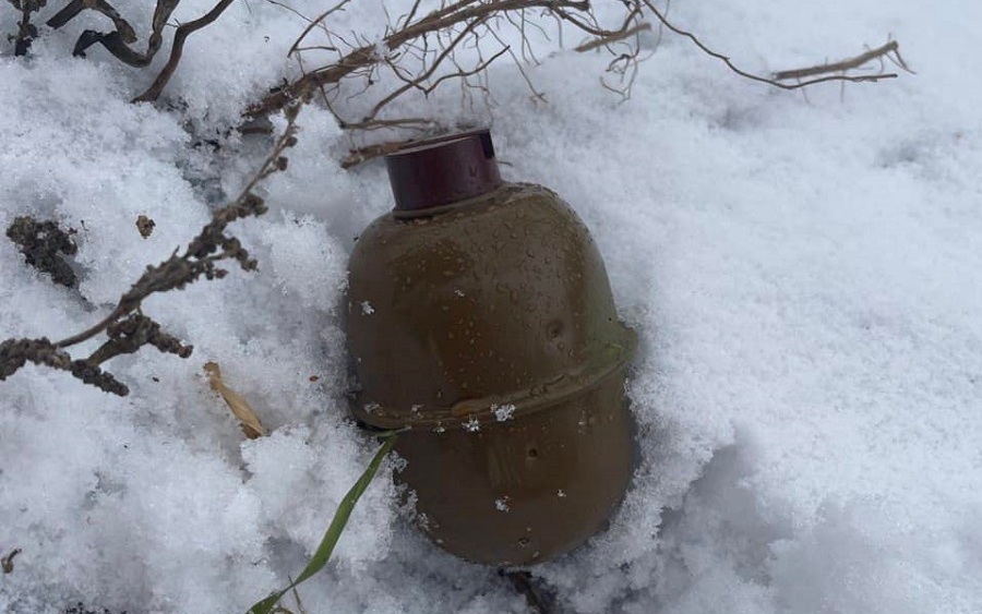 У селі Нові Петрівці біля сміттевих баків знайшли бойову гранату