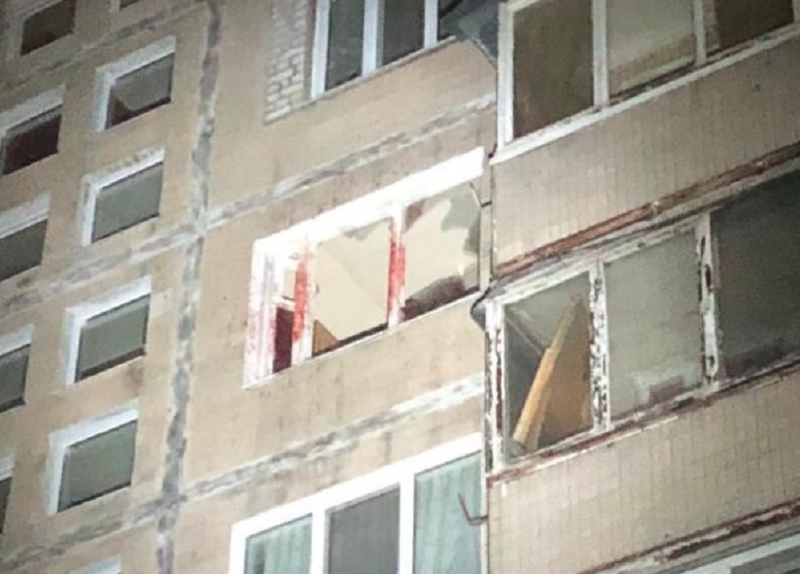 У Києві врятували чоловіка, який намагався стрибнути з шостого поверху будинку
