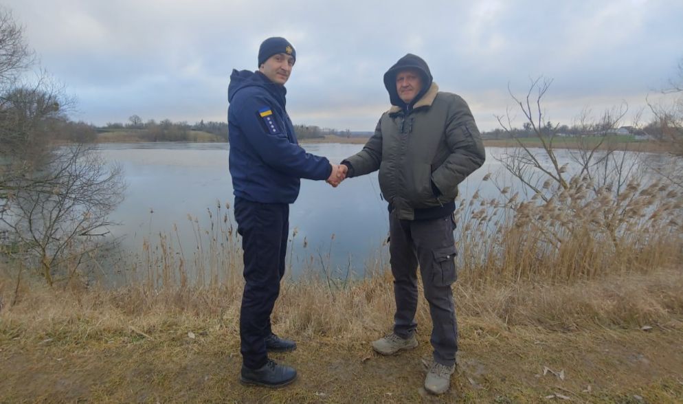 На Київщині селянин врятував двох рибалок, які провалилися під кригу