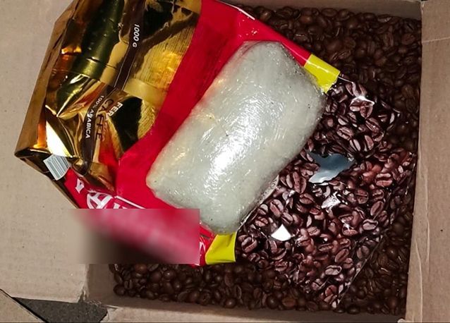 Ховав наркотики в каві: у Києві спіймали наркодилера