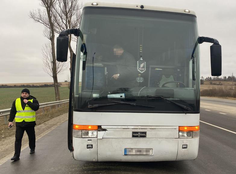 На автодорозі «Київ-Чоп» рейсовий автобус збив на смерть велосіпедіста (ФОТО)