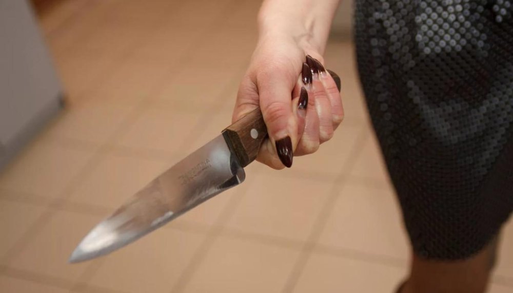 В Ужгороді затримано жінку, яка вдарила чоловіка ножем та намагалася приховати злочин