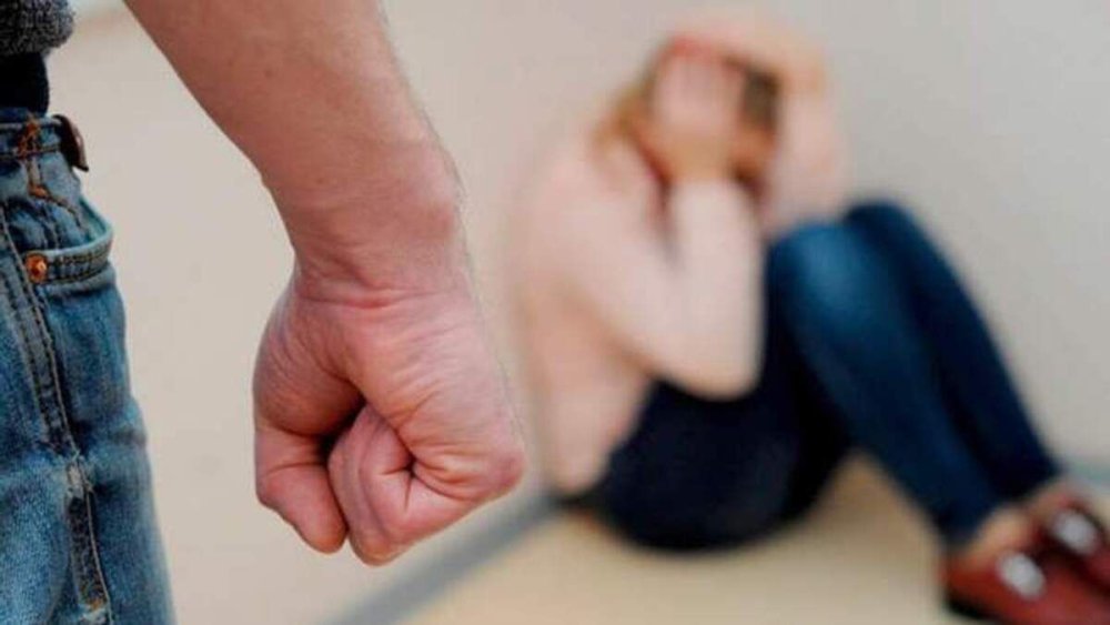 42-річний мешканець Запоріжжя бив та принижував свою дружину на очах у дітей