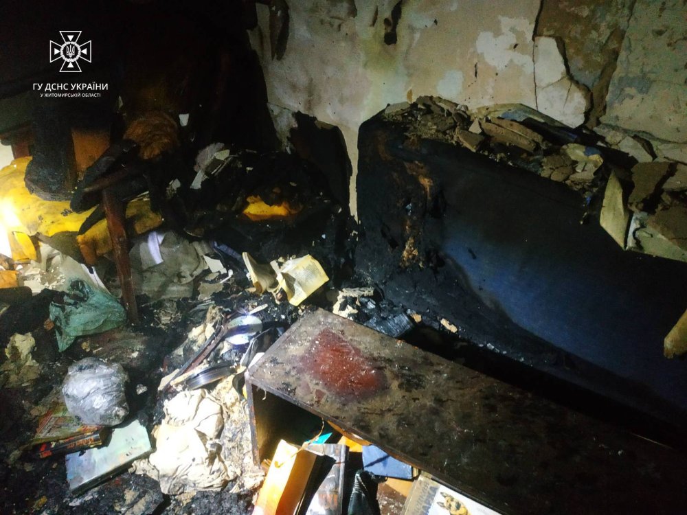 Необачно покурив: В Овручі у пожежі загинув чоловік (ФОТО)