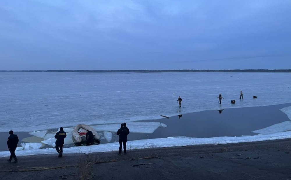 На Київському водосховищі відкололася крижина з 11 рибалками (ВІДЕО)