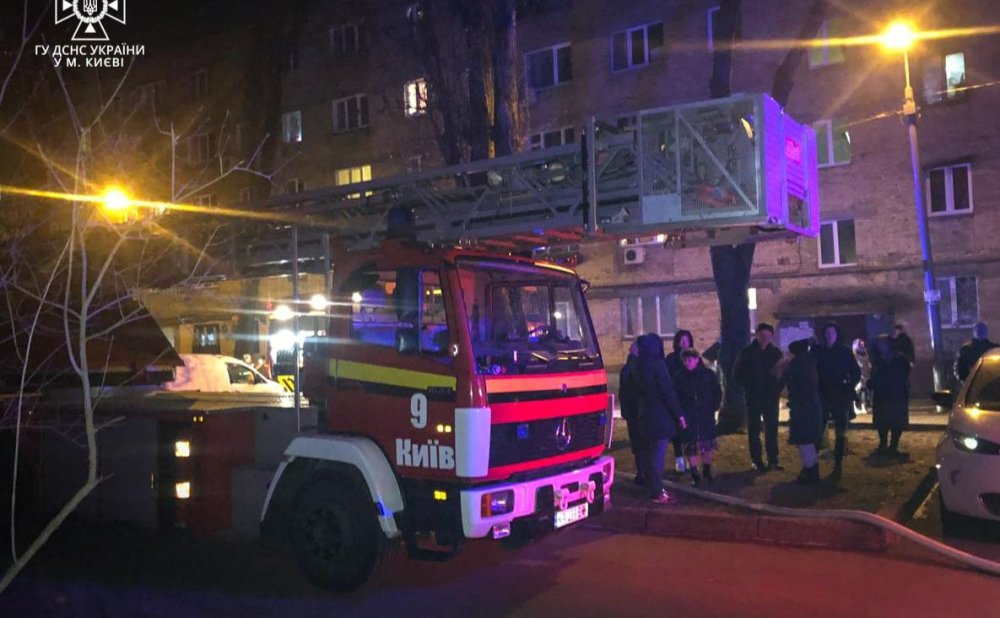 У Святошинському районі сталася пожежа в багатоповерхівці, загинула людина (ФОТО)