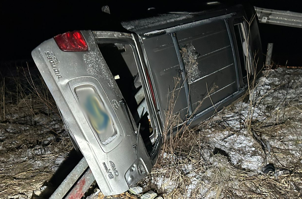 На Житомирщині автомобіль на трасі Київ - Чоп врізався у відбійник, є загиблі (ФОТО)