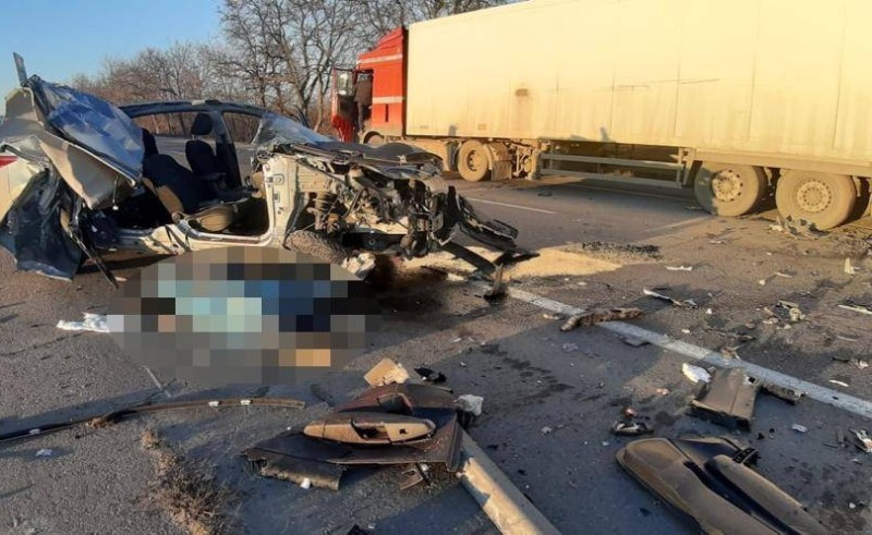 Смертельна ДТП на Одещині: Вантажівка розірвала легковик, людина загинула