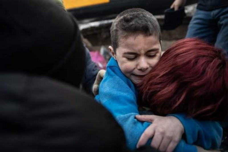 5 днів під завалами на руках у мами: у Туреччині врятували 9-річного хлопчика