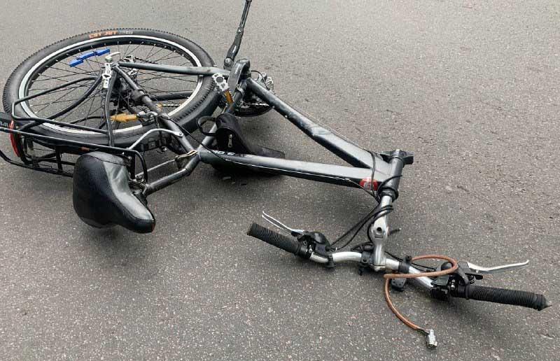 На Тернопільщині жінка за кермом Mercedes-Benz збила на смерть велосипедиста