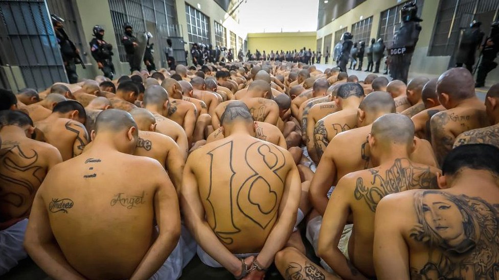 У Сальвадорі створюють мегав'язницю на десятки тисяч людей (ФОТО)