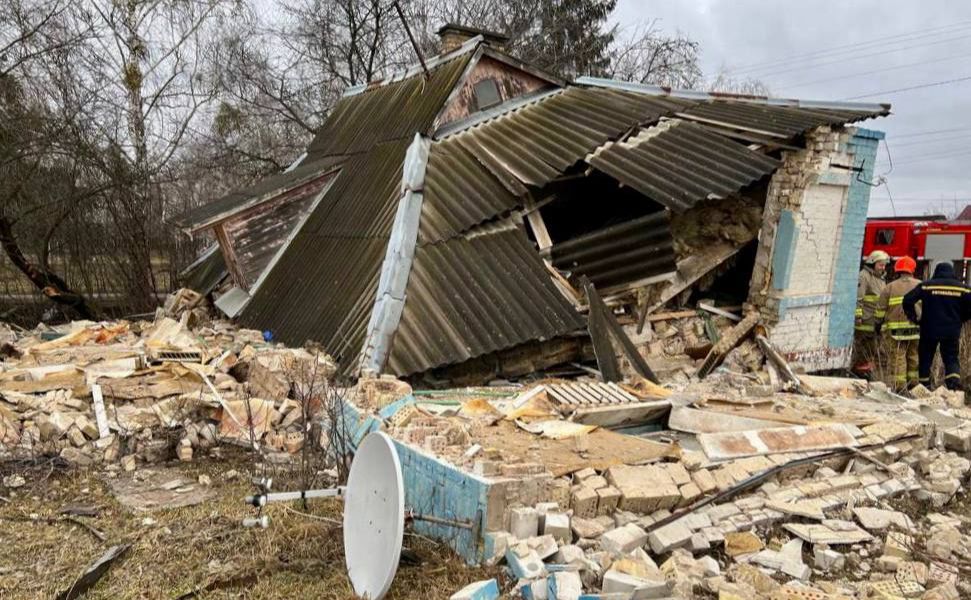 На Київщині вибухнув будинок: господар лише запалив свічку (ФОТО)
