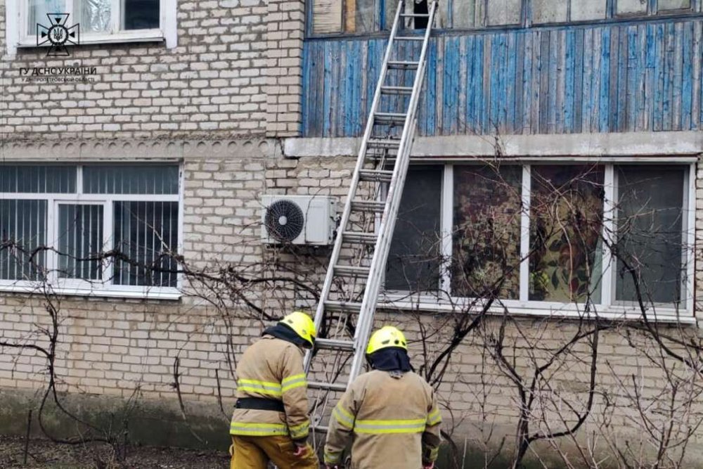 У Дніпропетровській області жінка опинилася у пастці на власному балконі