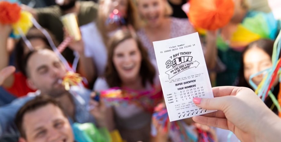 У США жінка в один день зірвала джекпот в казино і виграла $100 000 в лотерею
